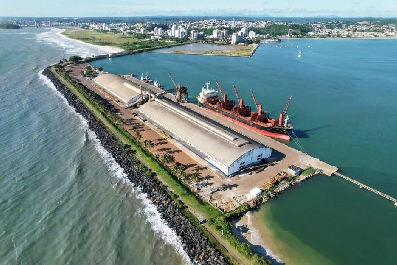 PORTO DE ILHÉUS AVANÇA NA OBRA DE DRAGAGEM DE APROFUNDAMENTO