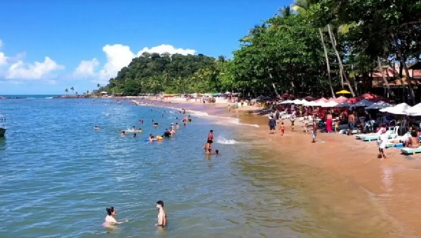  PREFEITURA DE ITACARÉ PROÍBE CAIXAS DE SOM, CHURRASCO E ACAMPAMENTOS NAS PRAIAS COM MULTA DE ATÉ R$ 20 MIL