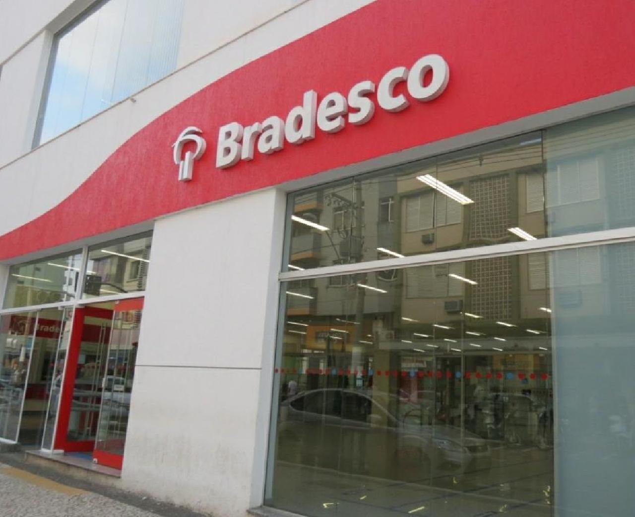 FUNCIONÁRIA DO BRADESCO É AGREDIDA POR CLIENTE