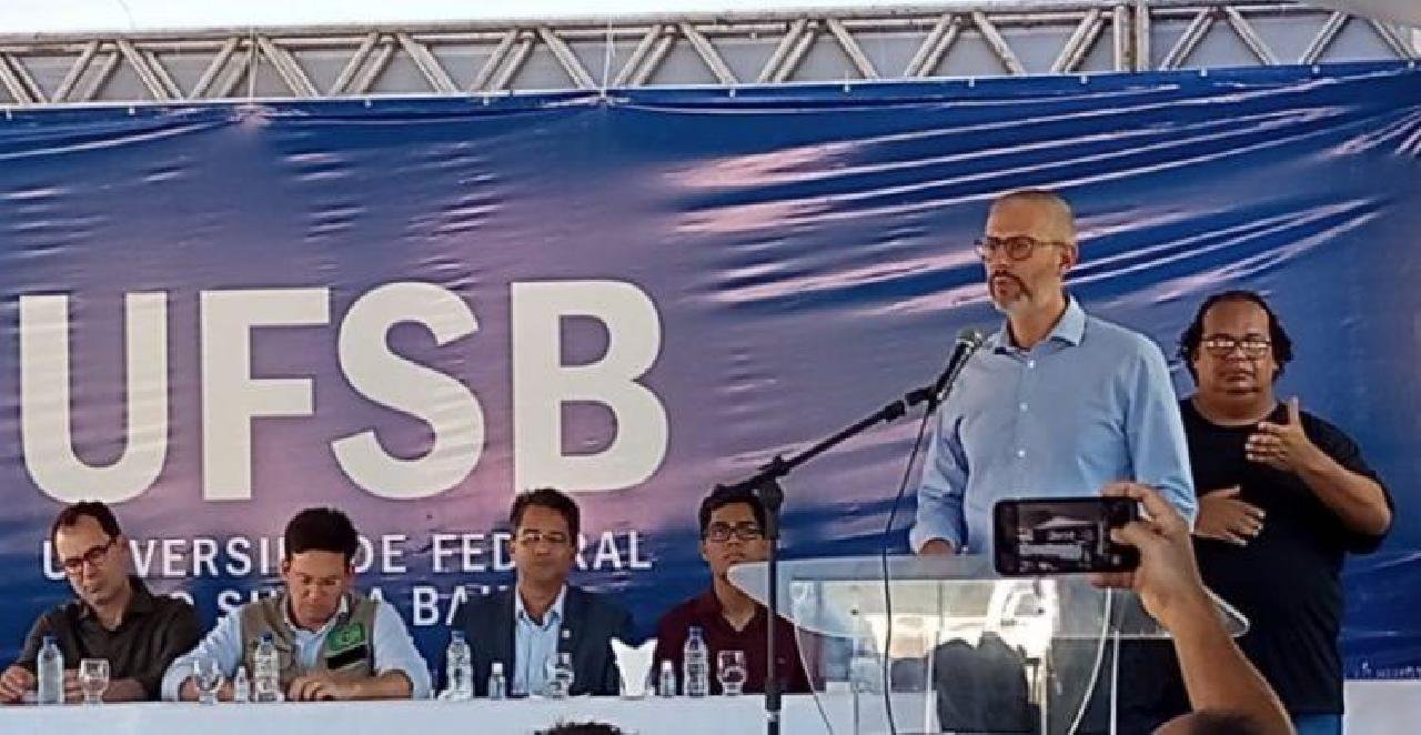 INAUGURAÇÃO DO CAMPUS DA UFSB REÚNE BOLSONARISTAS E LULISTAS EM CLIMA DE TRÉGUA