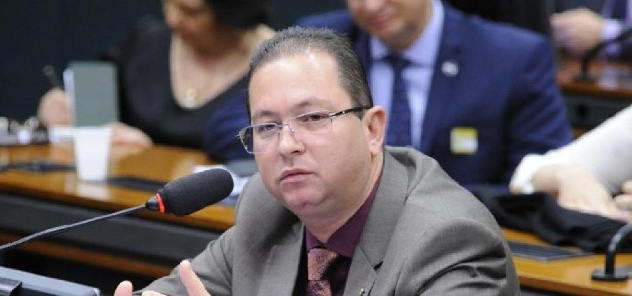 DEPUTADO BAIANO ALUGA CARROS DE LUXO COM DINHEIRO PÚBLICO