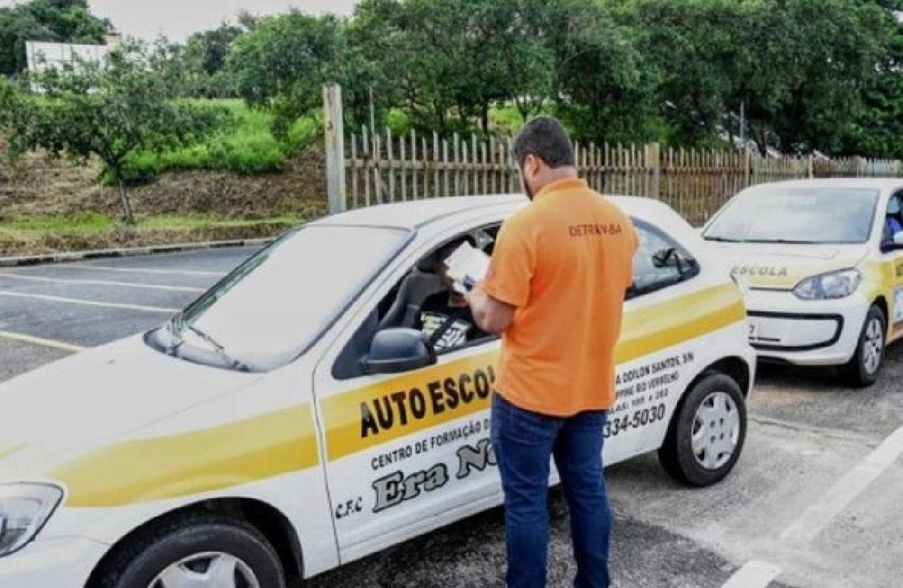 DETRAN-BA ALINHA COM AUTOESCOLAS RETOMADA DAS ATIVIDADES PRESENCIAIS