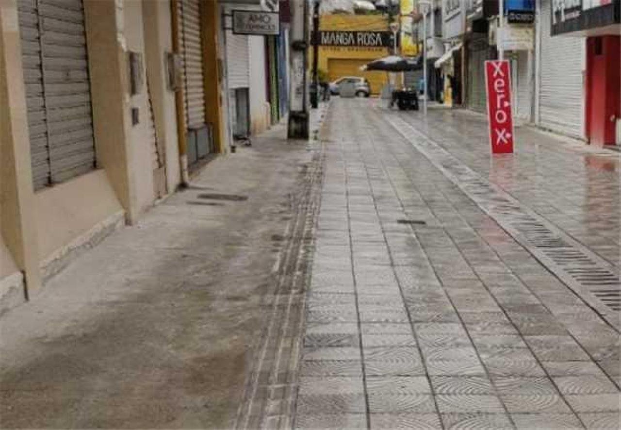 CALÇADÃO DA RUA ERNESTO SÁ, NO CENTRO DE ILHÉUS TOTALMENTE REVITALIZADO