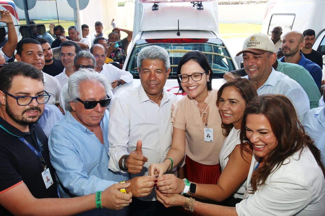 HOSPITAL COSTA DO CACAU RECEBE AMBULÂNCIA DO GOVERNO DO ESTADO 