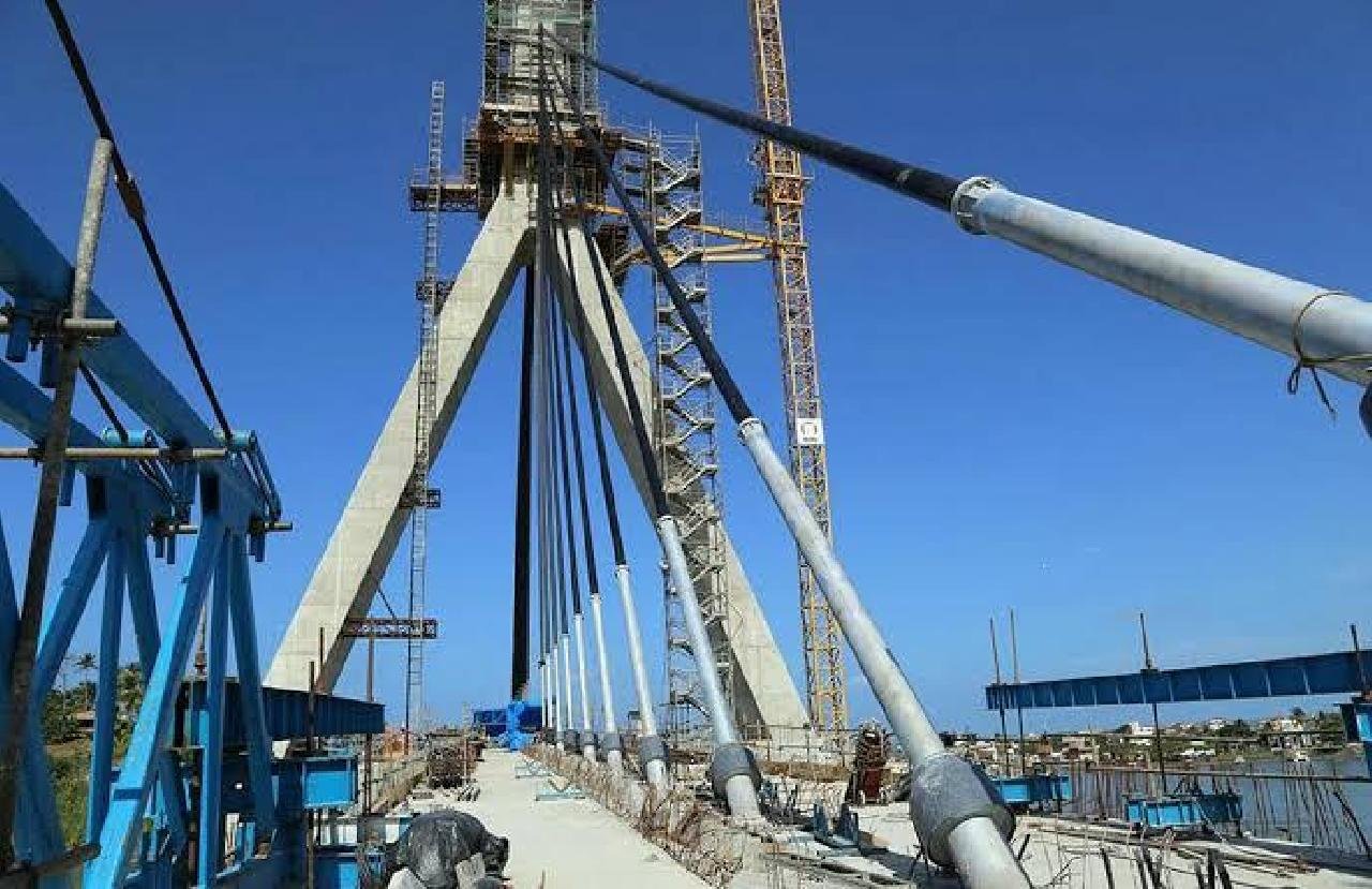 ILHÉUS: LADOS DA NOVA PONTE FORAM UNIDOS