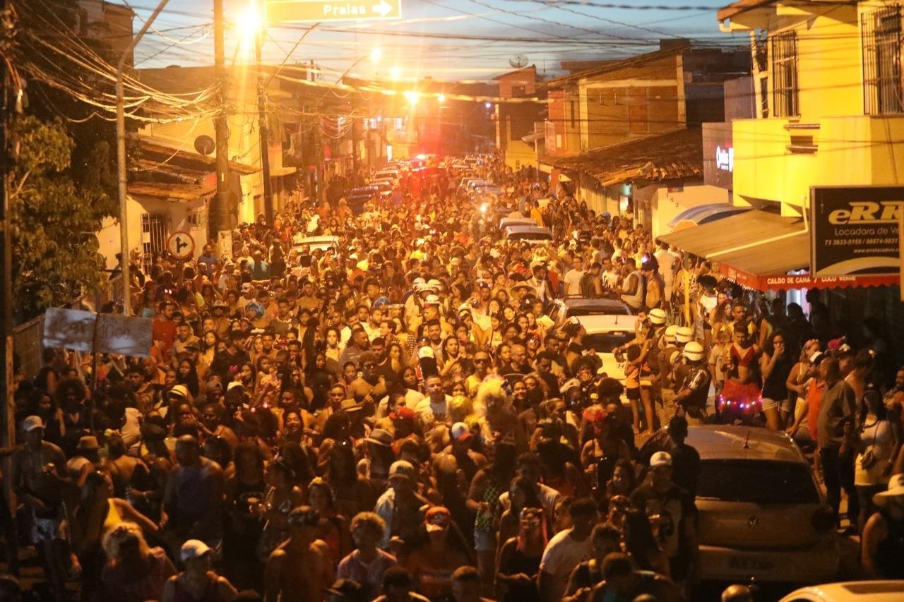 BLOCO ZÉ PEREIRA MANTÉM TRADIÇÃO E ABRE CARNAVAL DO POVO NESTA SEXTA-FEIRA