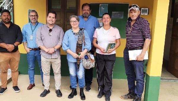 INSTITUTO NOSSA ILHÉUS VISITA INSTALAÇÕES DA CVR COSTA DO CACAU 