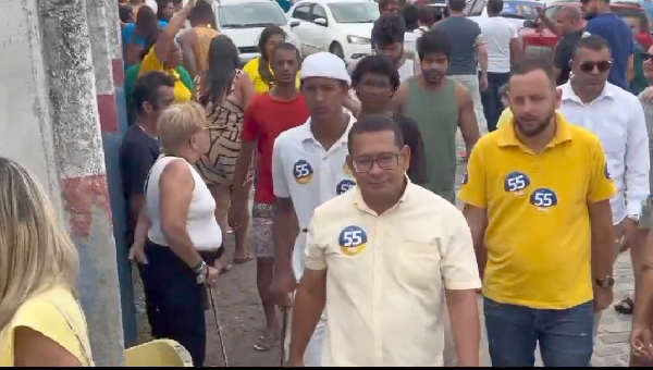 CANDIDATO BENTO LIMA VOTA NO COLÉGIO MILITAR EM ILHÉUS