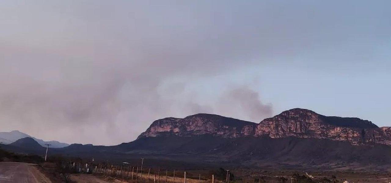 INCÊNDIO CONSUMIU 800 HECTARES NA CHAPADA DIAMANTINA 