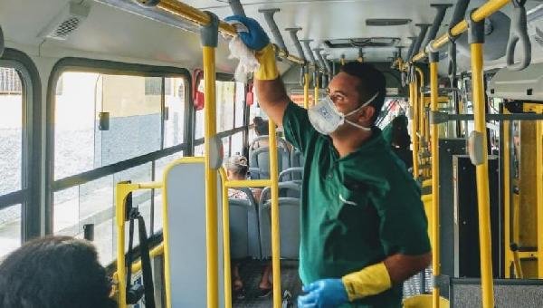 EMPRESAS INTENSIFICAM LIMPEZA EM ÔNIBUS COLETIVO DE ILHÉUS 