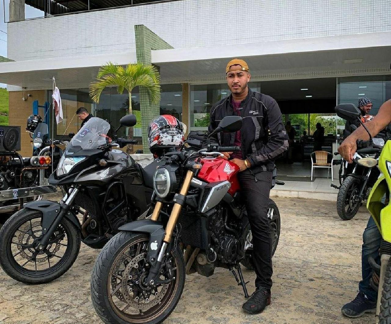 MOTOCICLISTA QUE TRAFEGA EM ALTA VELOCIDADE EM ILHÉUS DEBOCHA DO PERIGO NAS REDES SOCIAIS 