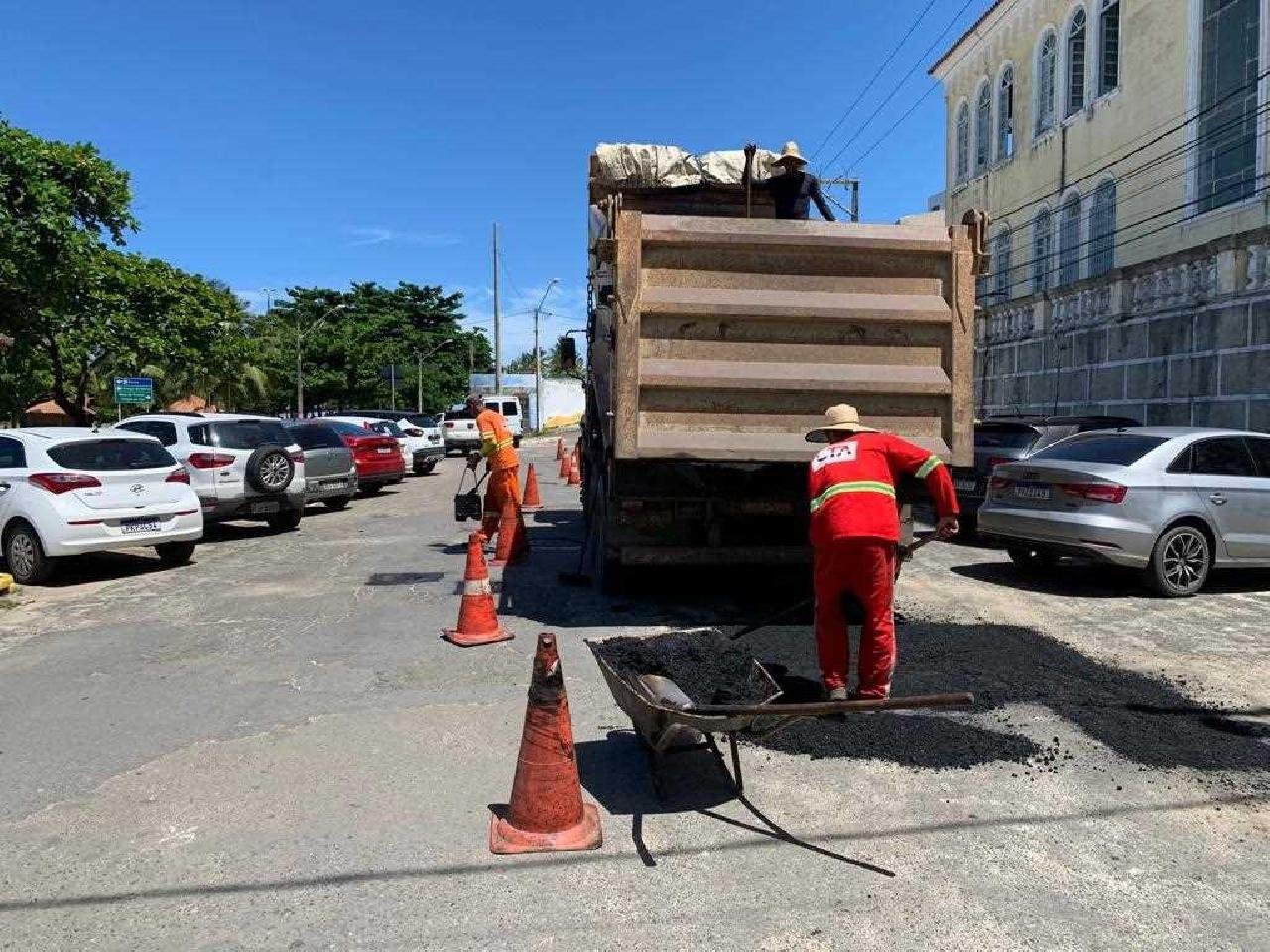 PREFEITURA DE ILHÉUS RETOMA OPERAÇÃO TAPA-BURACOS; CONFIRA LOCALIDADES ATENDIDAS