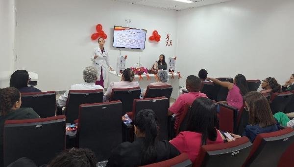 PALESTRA, VACINAÇÃO E ESPAÇO DA PREVENÇÃO NA AGENDA DO DEZEMBRO VERMELHO DO HRCC