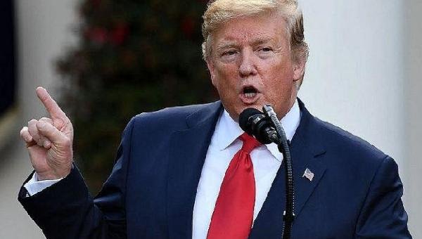 TRUMP ASSINA DECRETO QUE PROÍBE A ENTRADA DE BRASILEIROS NOS EUA