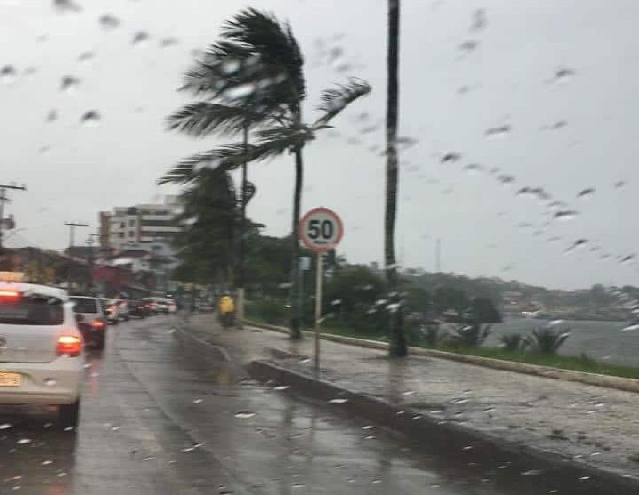 MARINHA EMITE ALERTA DE MAU TEMPO EM ILHÉUS 