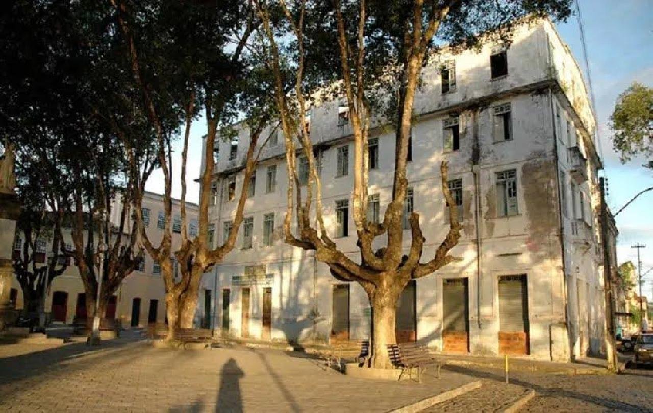 PRÉDIO DO ANTIGO HOTEL COLOMBO EM CACHOEIRA DESABA