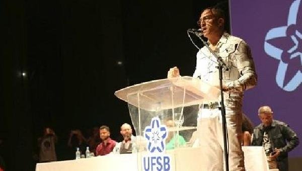 MANO BROWN É DOUTOR HONORIS CAUSA PELA UFSB