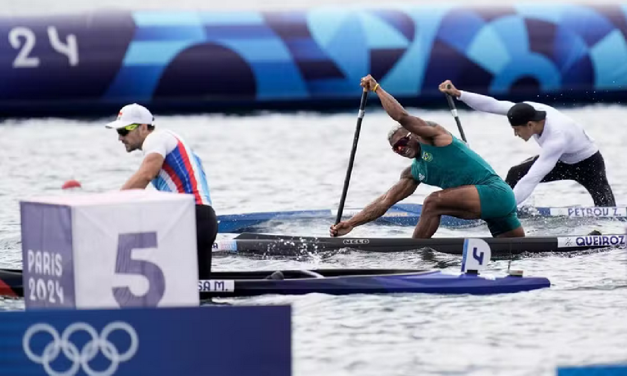 ISAQUIAS QUEIROZ DÁ ARRANCADA ESPETACULAR NO FIM E GARANTE A PRATA NO C1 1000M EM PARIS